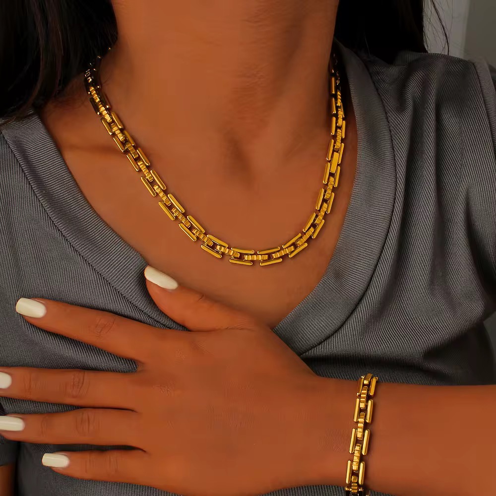 Activio Jewelry Set (Necklace +Bracelet)